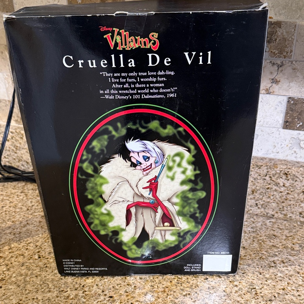 Disney Villains Cruella De Vil 1999 theme park exclusive new in box - Picture 8 of 8